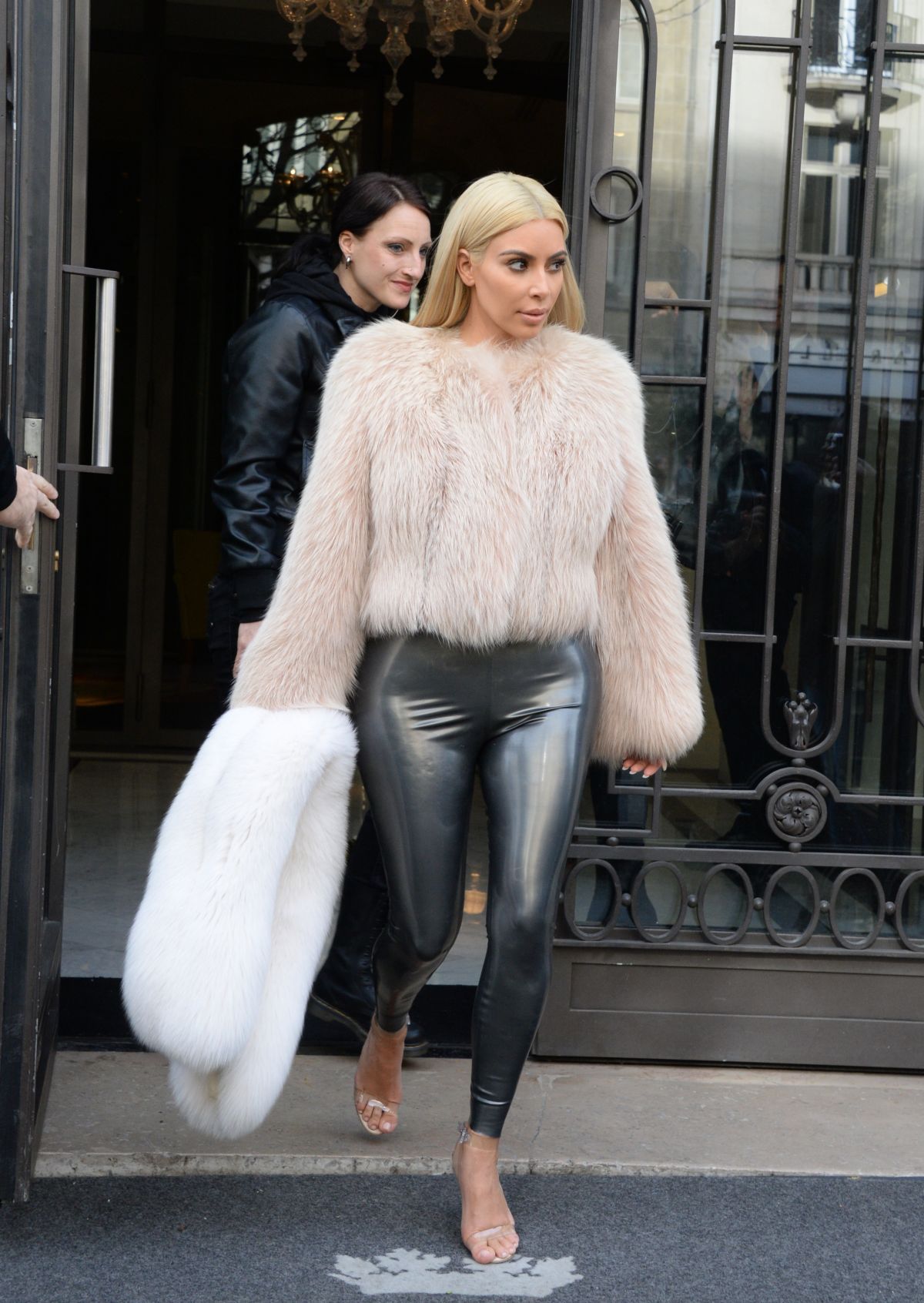 Kim K Leather Pants : Hot Girls Photos: Kim Kardashian’s Leather Pants ...