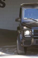 KIM KARDASHIAN Leaves a Doctor