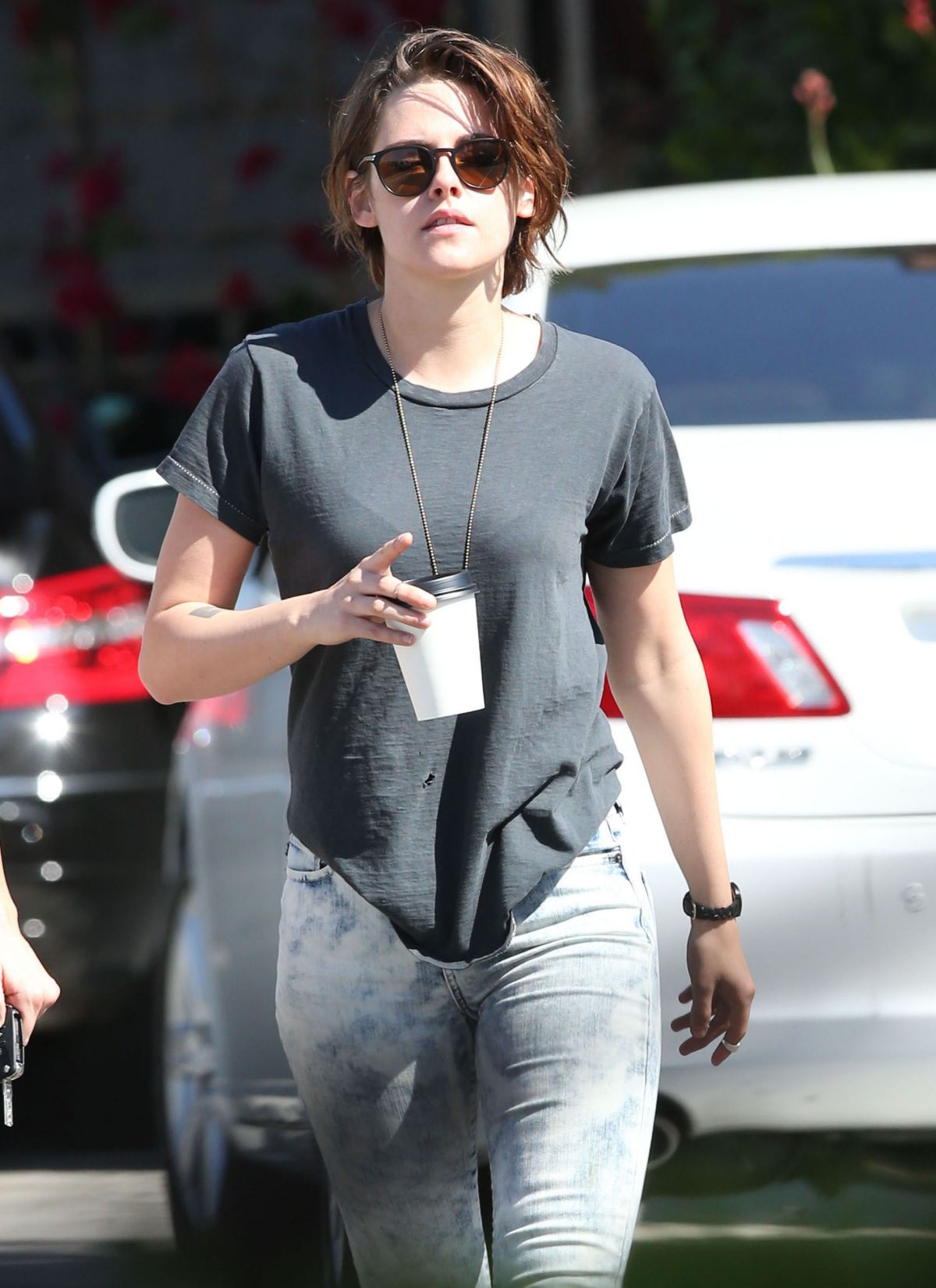 KRISTEN STEWART Out for Coffee in Los Angeles KRISTEN STEWART Out for Coffee in Los Angeles