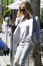 KRISTIN CAVALLARI Leaves a Restaurant in Los Angeles 2403