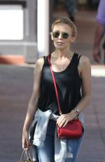 KYLIE and DANNII MINOGUE Out and About in Melbourne