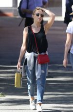 KYLIE and DANNII MINOGUE Out and About in Melbourne