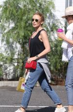 KYLIE and DANNII MINOGUE Out and About in Melbourne