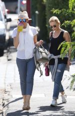 KYLIE and DANNII MINOGUE Out and About in Melbourne