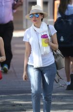 KYLIE and DANNII MINOGUE Out and About in Melbourne