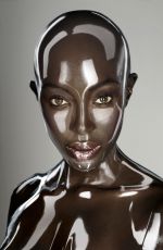 NAOMI CAMPBELL - Soon International #16