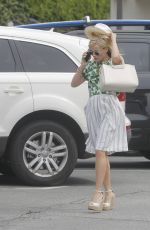 REESE WITHERSPOON Out and About in Brentwood 1703