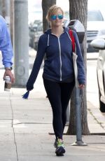 REESE WITHERSPOON Out in Santa Monica 0903