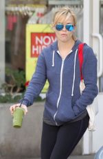REESE WITHERSPOON Out in Santa Monica 0903