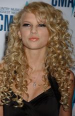 TAYLOR SWIFT at 40th Annual CMA Awards in Nashville (November 8th, 2006)