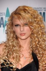 TAYLOR SWIFT at 40th Annual CMA Awards in Nashville (November 8th, 2006)