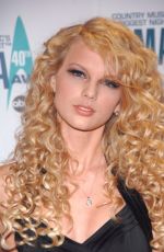 TAYLOR SWIFT at 40th Annual CMA Awards in Nashville (November 8th, 2006)
