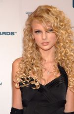 TAYLOR SWIFT at 40th Annual CMA Awards in Nashville (November 8th, 2006)