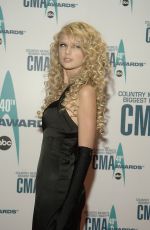 TAYLOR SWIFT at 40th Annual CMA Awards in Nashville (November 8th, 2006)