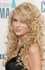 TAYLOR SWIFT at 40th Annual CMA Awards in Nashville (November 8th, 2006)