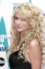 TAYLOR SWIFT at 40th Annual CMA Awards in Nashville (November 8th, 2006)