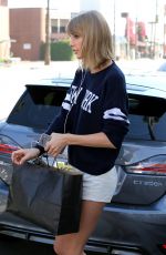 TAYLOR SWIFT Out and About in Studio City 1003