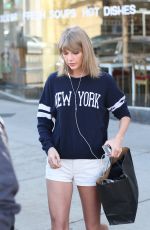 TAYLOR SWIFT Out and About in Studio City 1003