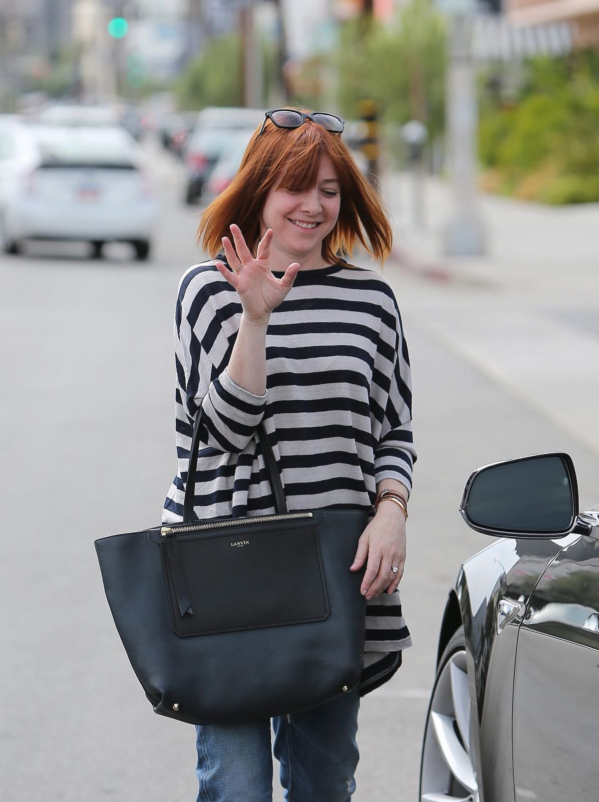 ALYSON HANNIGAN Out Shopping in Beverly Hills 04/21/2015 ALYSON HANNIGAN Out Shopping in Beverly Hills 04/21/2015
