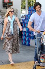 AMY SMART Shopping at Bristol Farms in West Hollywood