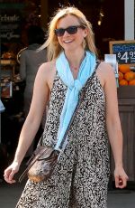 AMY SMART Shopping at Bristol Farms in West Hollywood
