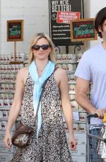 AMY SMART Shopping at Bristol Farms in West Hollywood