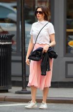 ANNE HATHAWAY Out and About in New Tork
