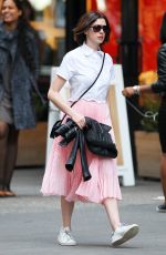 ANNE HATHAWAY Out and About in New Tork