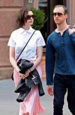 ANNE HATHAWAY Out and About in New Tork
