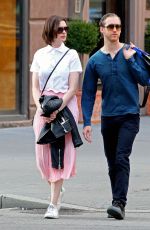 ANNE HATHAWAY Out and About in New Tork