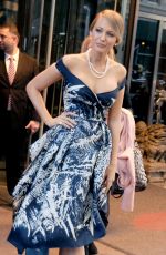 BLAKE LIVELY Leaves Her Hotel in New York 04/21/2015