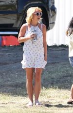 BRITNEY SPEARS Out and About in Calabasas