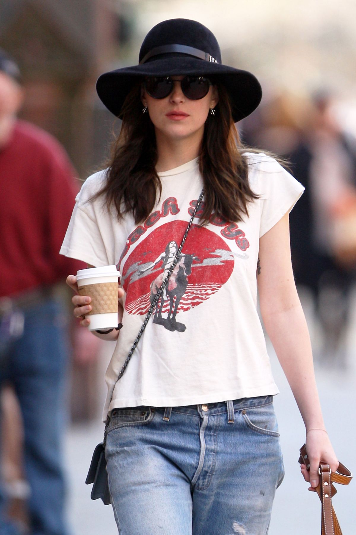DAKOTA JOHNSON in Ripped Jeans Walks Her Dog in New York DAKOTA JOHNSON in Ripped Jeans Walks Her Dog in New York