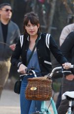 DAKOTA JOHNSON on the Set of How to be Single in New York 04/21/2015