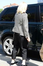 GWEN STEFANI at Acupuncture Clinic in Los Angeles