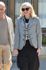 GWEN STEFANI Leaves a Acupuncture Clinic in Los Angeles