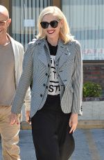 GWEN STEFANI Leaves a Acupuncture Clinic in Los Angeles