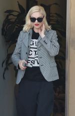 GWEN STEFANI Leaves a Acupuncture Clinic in Los Angeles