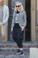 GWEN STEFANI Leaves a Acupuncture Clinic in Los Angeles