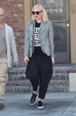 GWEN STEFANI Leaves a Acupuncture Clinic in Los Angeles