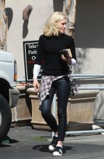 GWEN STEFANI Leaves Paquito Mas Restaurant in Sherman Oaks