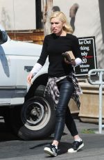 GWEN STEFANI Leaves Paquito Mas Restaurant in Sherman Oaks