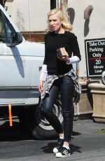 GWEN STEFANI Leaves Paquito Mas Restaurant in Sherman Oaks