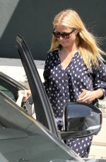 GWYNETH PALTROW Out for Lunch at Tavern Restaurant in Brentwood
