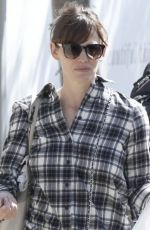 JENNIFER GARNER Shopping at Farmer