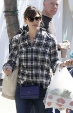JENNIFER GARNER Shopping at Farmer