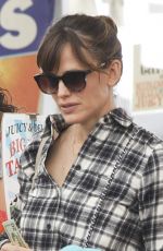 JENNIFER GARNER Shopping at Farmer