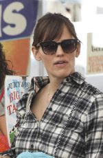 JENNIFER GARNER Shopping at Farmer