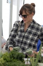JENNIFER GARNER Shopping at Farmer