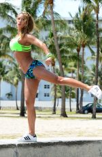 JENNIFER NICOLE LEE Working Out on the Beach in Miami 04/23/2015